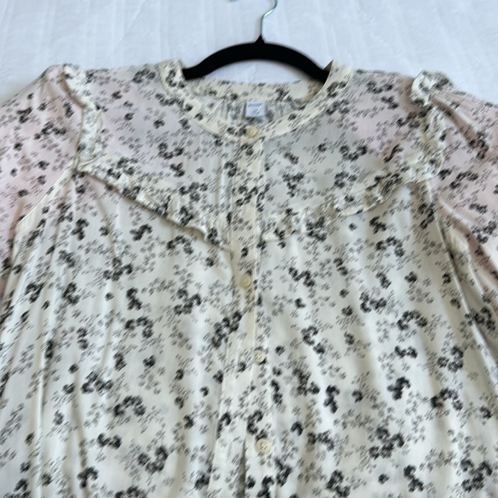 Old Navy—Top- size xs - Picture 6 of 7